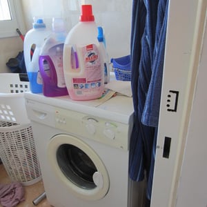 Buanderie avec lave-linge