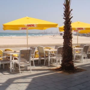 Café de la plage à la Marina