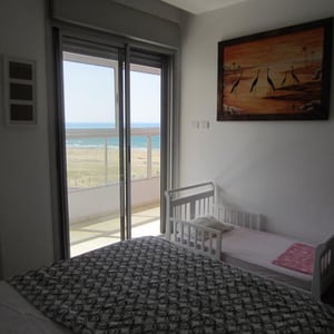 Chambre avec lit d'enfant 