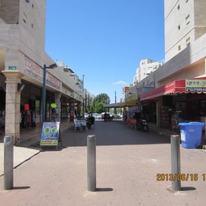 Restaurants en bas des Magic Towers