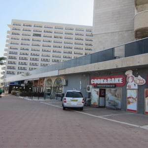 Restaurants branchés en bas de l'immeuble