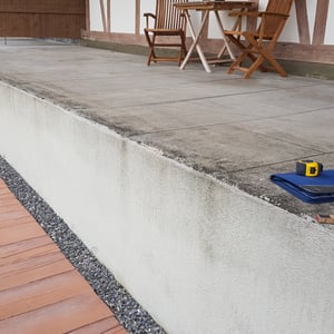 Terrassenabschluss in Berner Sandstein, André Iseli Steinmetz