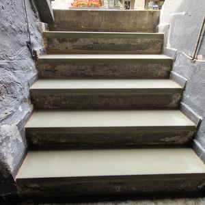 Gerechtigkeitsgasse, Kellerabgang, Treppe aus Sandstein