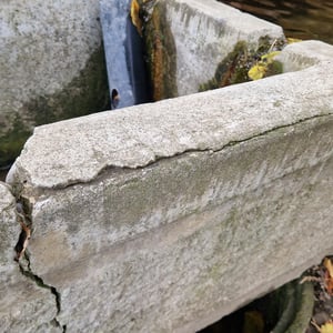 Restaurierung Brunnentorg in Kunststein