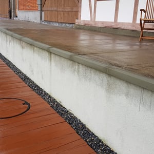 Terrassenabschluss in Berner Sandstein, André Iseli Steinmetz