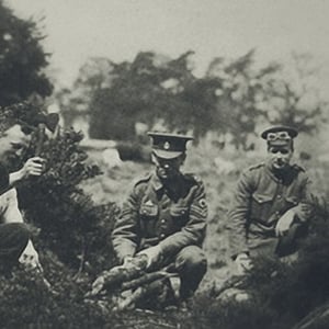 Vaughan Williams -extrema izquierda- con el Servicio de sanidad del Ejército Real.