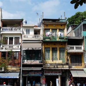 Häuserfassaden, die Geschichten erzählen