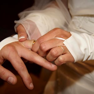 Mariage cérémonie religieuse échange des alliances