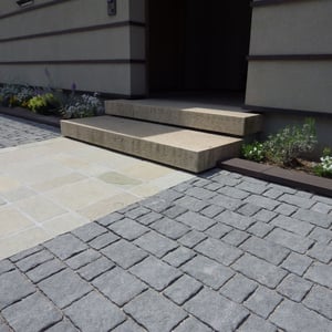 『建物に使われている素材より主張しないように、負けながらも引き立てるように。』そんな想いを施主様にお伝えしながら一緒に外構の素材を選びました。　　　　　　　　　　　　　　　　　　　　　　　　　　　　　　　　　　　　　　　　　　　岡山市北区　K様邸　フラワーチルドレン