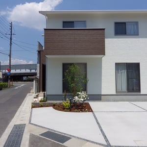 モデルハウスのエクステリアです。直線基調の中にアクセントで曲線を使うと効果的です。駐車スペースから玄関までの導線の為に、植栽スペースを広く見せる為に曲線を用いました。　　　　　　　　　　　　　　　　　　　　　　　　　　　　　　　　　　　　　　　　　　　　　　　　　　　　　　　　　　　　　　　　　　　　　　　　　　　　　　　　　　　　　　　　　　　　　　　　　　　　　　　　　　　　　　　　　　　　　　　　　　　　　　　　　　　　　　　　　　　　　　　岡山市南区　モデルハウス　フラワーチルドレン　エクステリア