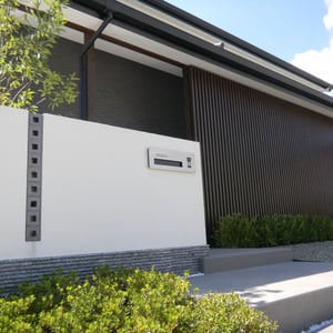 建物の印象を活かした和モダンのエクステリアです。建物の縦格子の足元に植栽を加えることにより門塀周りとの連続感を出しています。　　　　　　　　　　　　　　　　　　　　　　　　　倉敷市D様邸　エクステリア　フラワーチルドレン