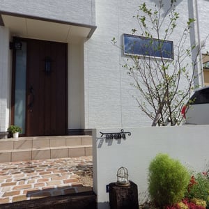 植物は全てご家族で植えていただきました。ご自分で植えて育てると、愛着がわきますよね。　　　　　　　　　　　　　　　　　　　　　　　　　　　　　　　　　　　　　　　　　　　　　　　　　　　　　　　　　　　　　　　　　　　　　　　　　　　　　　　　　　　　　　　　　　　　　　　　　　　　　　　　　　　　　　　　　　　岡山市北区　F様邸　エクステリア　フラワーチルドレン