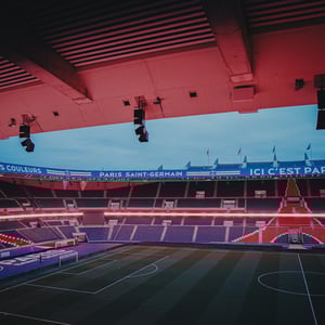 photo événementiel du parc des princes à paris aux couleurs de l'entreprise