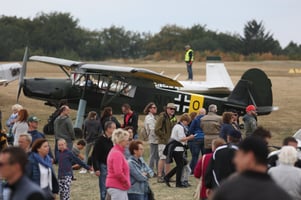 Im wahrsten Sinne auf Tuchfüllung mit Klassikern wie dem Fieseler Storch beim Flugplatzfest 2018 (Foto: Stefan Schmoll)