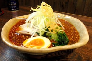 十日町火焔タンタンメン・手打ちラーメン万太郎