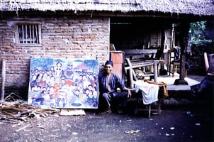 Roda devant son atelier