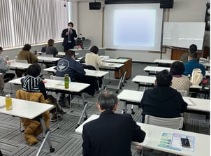 小さな中小企業のための集客戦略セミナー講師模様