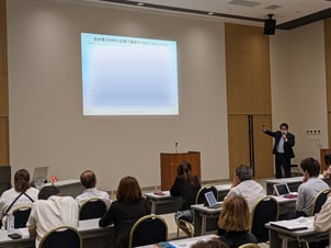 SNS や Web 配信を活用したデジタル化による  中小企業・小規模事業者のための集客戦略講師模様