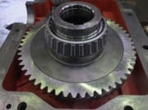 5. 減速機(ギアード)組立中