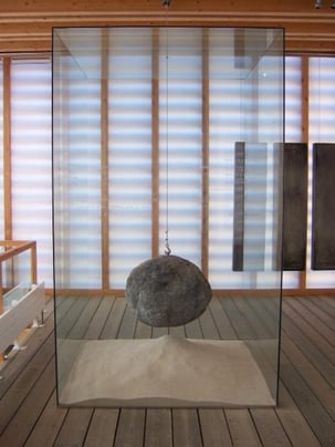 Roca suspendida, Centro de Interpretación del Misticismo, Ávila