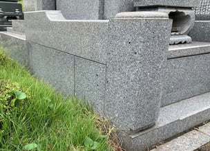 深谷石材店：カロート・外柵