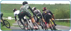 レース開始で走りだす選手たち