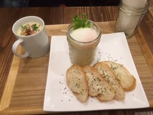 こっちがエッグスラッドとクラムチャウダー