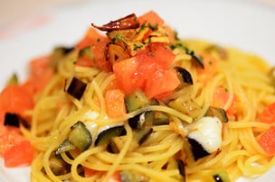 モツァレラと茄子とフレッシュトマトのパスタ