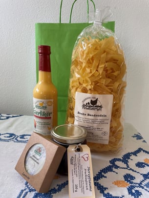 Geschenktüten mit Hofprodukten am Pointnerhof