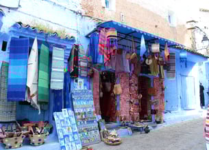 色鮮やかな商品を見ると元気が出てきます。お店の横を通ると「ハーイ、ミカ元気？」と声を掛けてもらえます。