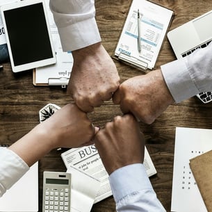 mains groupées pour QVT par Errazki