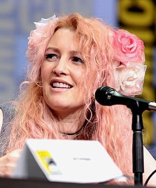 Falls du auch schicke Kopfblumen wie Jane Goldman möchtest: Am besten wachsen sie mit tüchtig Dünger.