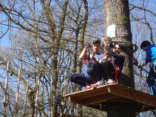 parc aventure, centre de loisirs, en Bresse, proche de Bourg-en-Bresse, proche de Bourg, accrobranche, acrobranche, vacances, ados, enfants, loisirs pour les enfants, loisirs pour les ados, grimper