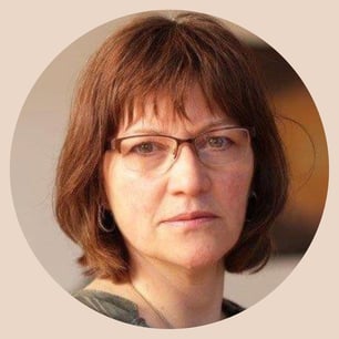 Esther Edry bietet Behandlungen in den Bereichen Medialität, Energetische Arbeit und Klangschalen-Therapie in Basel-Land an.