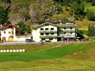 Hotel Reschnerhof in Reschen am Reschenpass beim Reschensee