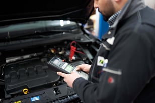  Fiat-Transporter in Wartung bei Fiat Professional Werkstatt.