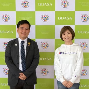 自閉症だけでなく放課後等デイサービスについてもお話をさせていただきました。  その後自閉症体験VR、解説、ワークショップの流れで体験会を行いました。  ワークショップではVRで体験し感じたことを話し合い意見交換をしていただきました。  今回の自閉症体験VRを経て今後の暮らしに役立てていただけたらと思います。  あたごはま幼稚園の先生方本日はご参加いただき誠にありがとうございました。