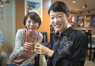 左：小林諒子選手　右：肥田緒里恵プロ