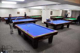 店内にはキャロム台4、ポケット台3