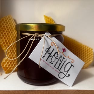 Schweizer Bienenhonig aus eigener Imkerei im Aargau. Vorzüglicher Honig mit dem Goldsiegel. Das Zeichen für schweizer Qualität.