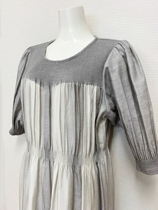 付属のリボンでしばってスッキリと着るのも、そのままゆったり着るのも可愛いです。