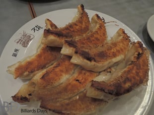 天龍の名物、デカ餃子