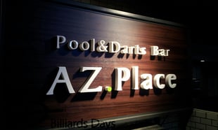 読み方は「アズプレイス」です