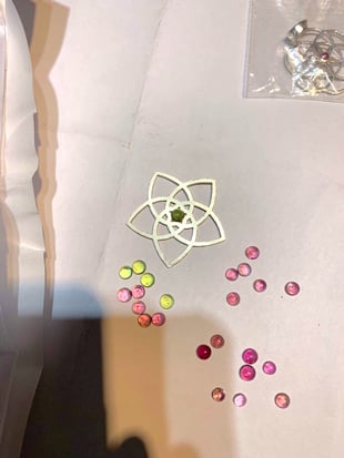 Venusblume Anhänger und rosa und grüne Turmalin Cabochons