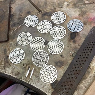 Handgefertigte Blume des Lebens Anhänger aus Silber