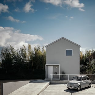 グレー色の外壁