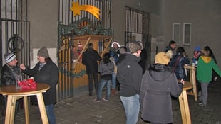 Am dritten Adventsamstag gab es noch immer keinen Schnee. Trotzdem kamen zahlreiche Besucher, um den guten Punsch zu kosten.