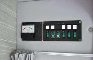 GENUINE-6連集中スイッチ＆サブバッテリー残量計