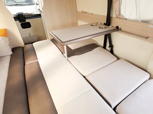 BRILLANTE-脱着式テーブル