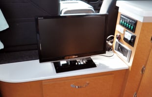 T7-リヤモニター19インチTV